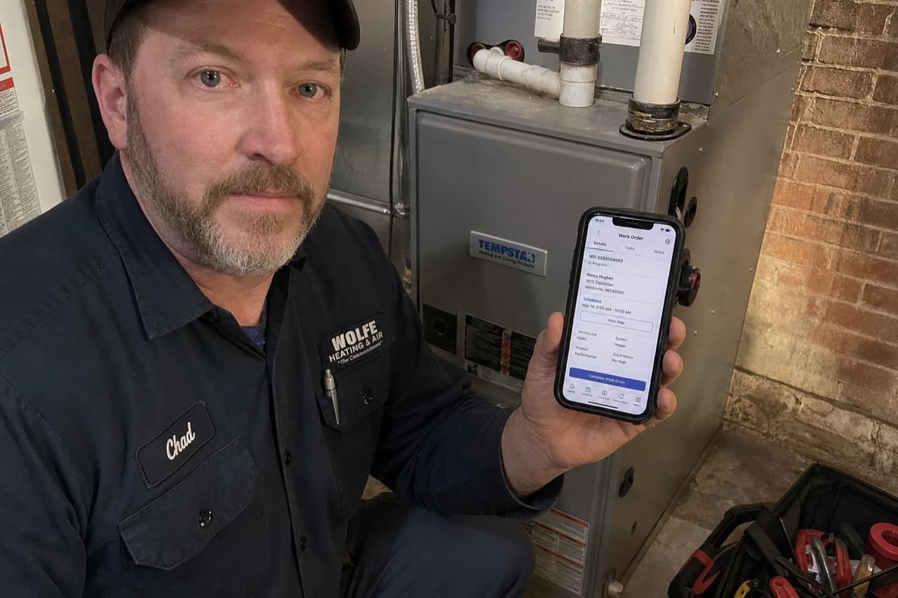 How to build a mobile app for your HVAC, plumbing, or electrical business in 2026